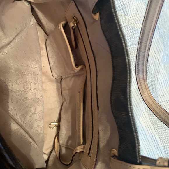 Michael Kors East/West Monogrammed Jet Set Tote - Picture 5 of 7